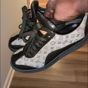 Louis Vuitton sneakers like new 6 1/2